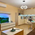 Premium Aristo Apartment *